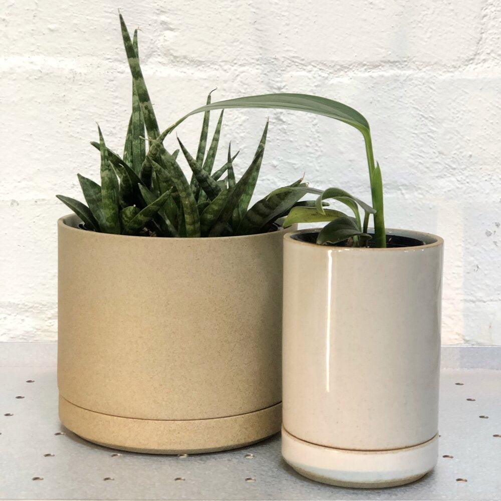 hasami planter medium natural and small white