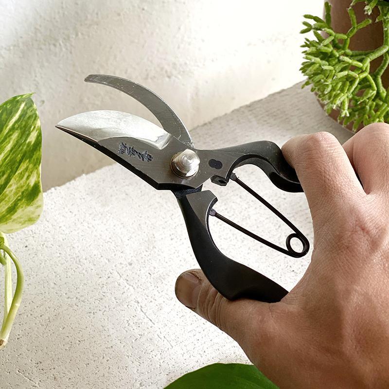 The Plant Society x Toyama Hamono Secateurs - THE PLANT SOCIETY