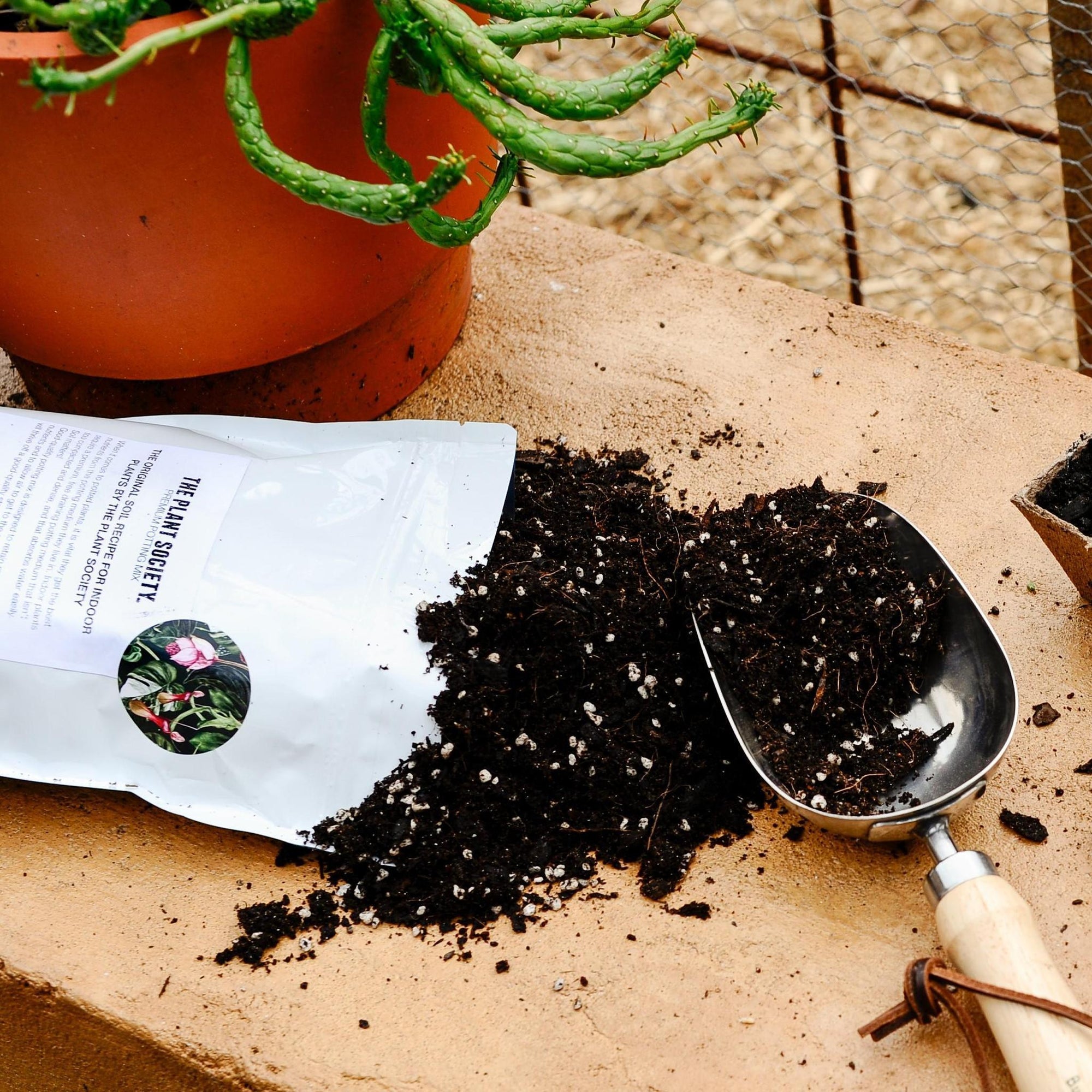 Premium Blend Potting Mix by The Plant Society - THE PLANT SOCIETY