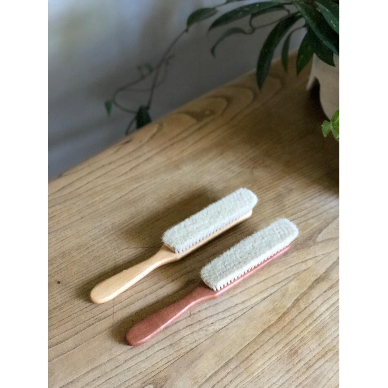 Goat hair foliage and dust brush - THE PLANT SOCIETY