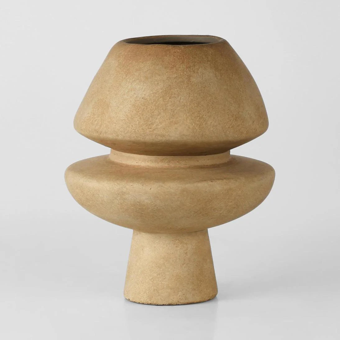 Low Donna Vase in Camel