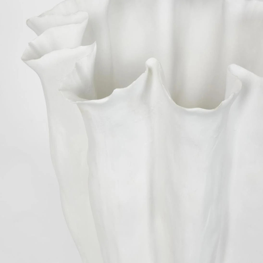 Small Axel Vase in White