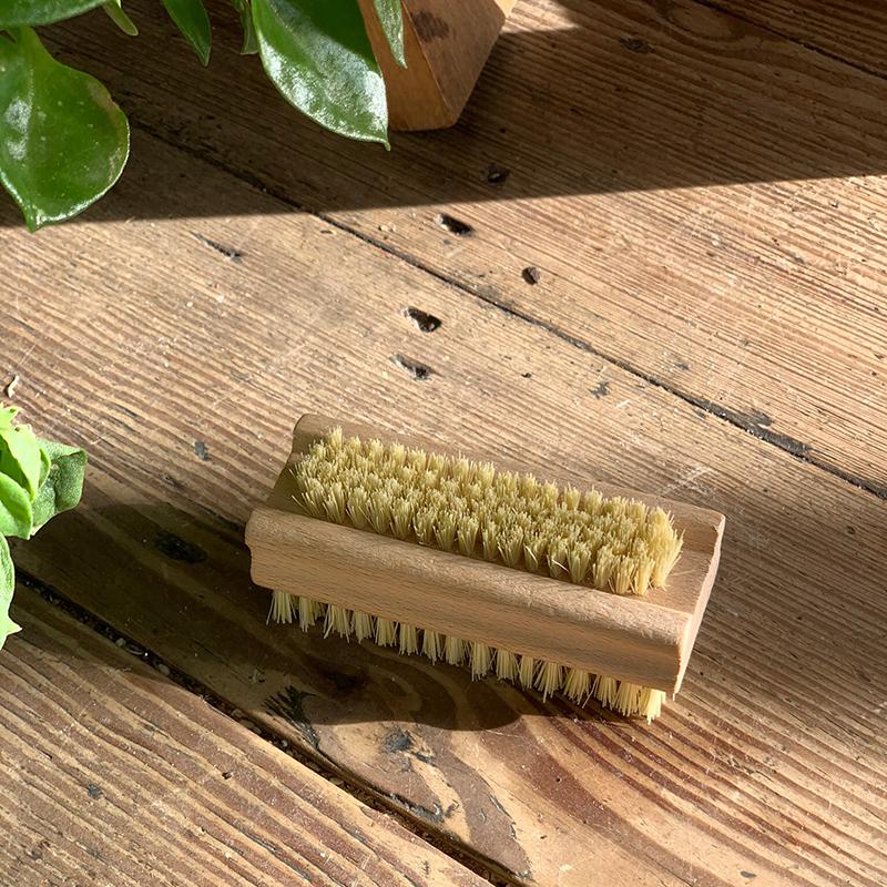 Nail Brush Simple by Iris Hantverk - THE PLANT SOCIETY ONLINE OUTPOST