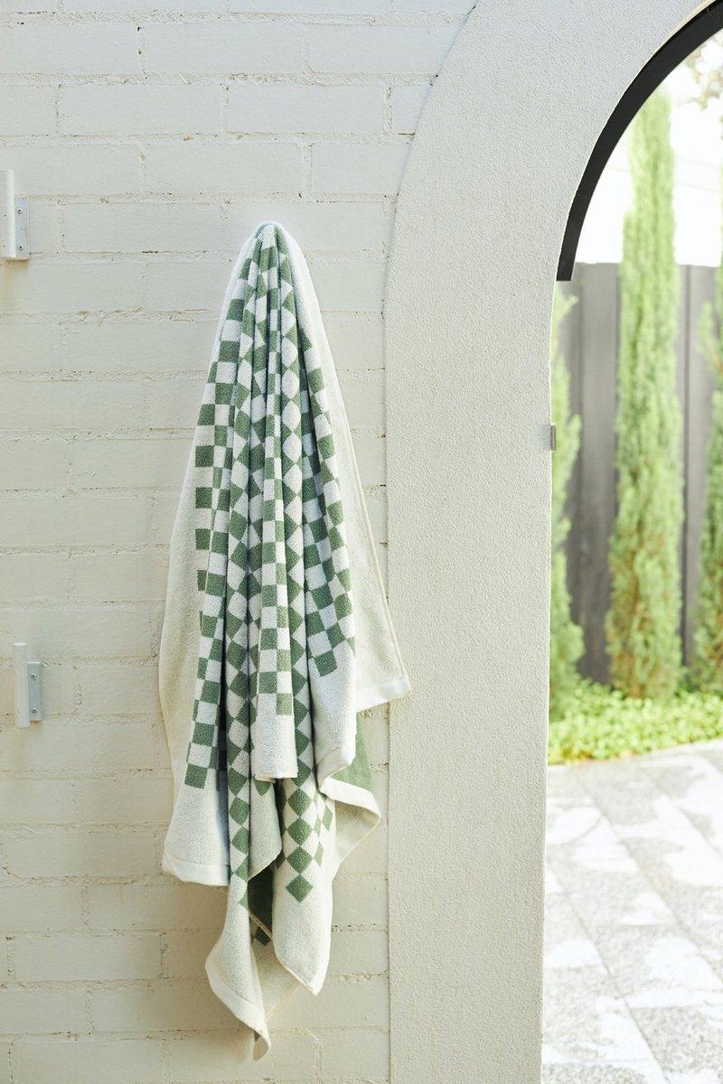 Baina Roman Organic Cotton Pool Towel in Green